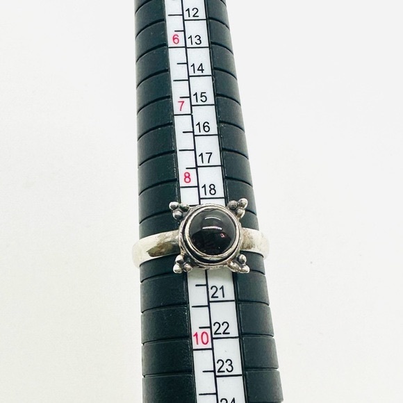 Vintage Sterling Silver Garnet Ring - Picture 7 of 10